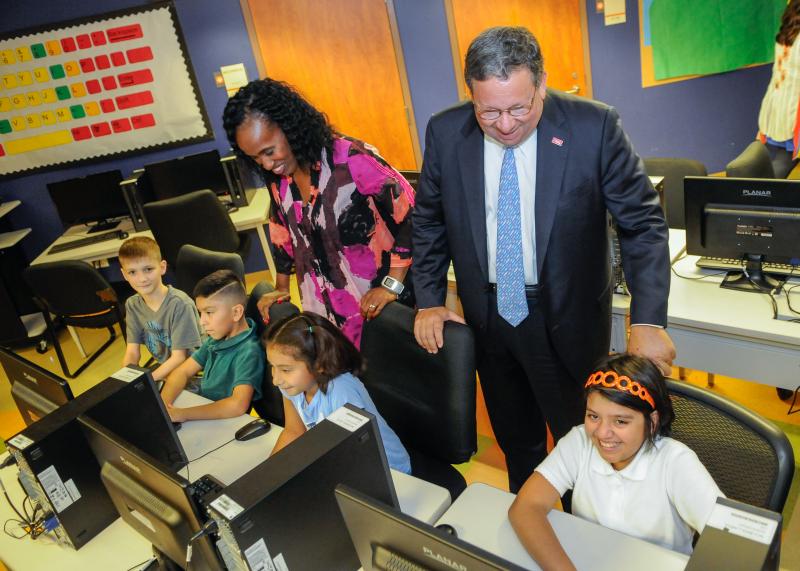 David L. Cohen visiting with students